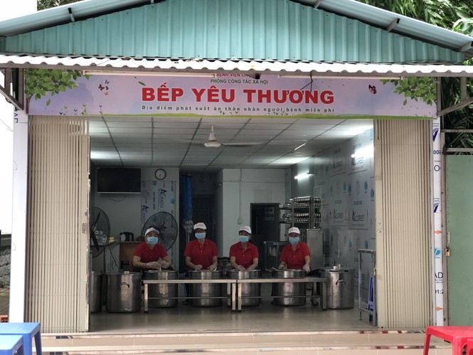Bếp ăn “bao no” cho bệnh nhân nghèo - ảnh 1