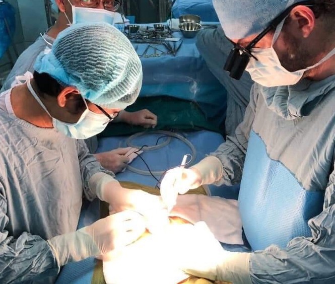 Ca ghép gan 15 tiếng cứu sống bé sơ sinh bị suy gan ngay từ mới lọt lòng - ảnh 2
