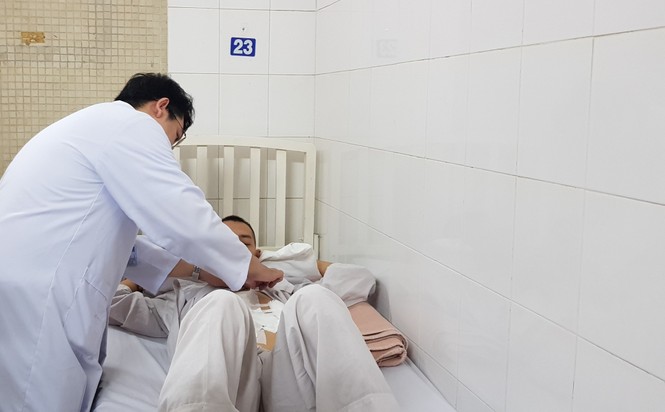 Đi khám vì bụng chướng, bệnh nhân tá hỏa khi bác sĩ “lôi” 3 khối u ra ngoài - ảnh 2