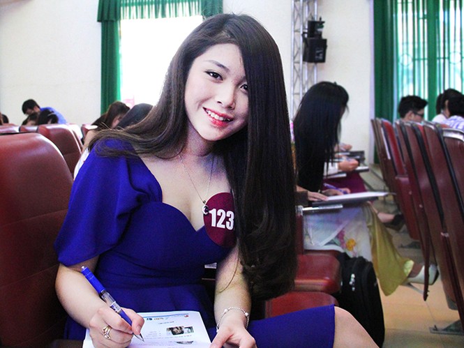 Duyên dáng nữ sinh trên xứ sở ngàn hoa Đà Lạt - ảnh 2