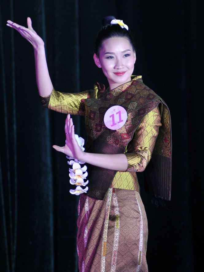 Ngắm nữ sinh Ngoại giao gợi cảm múa Champa, nhảy hiện đại - ảnh 13