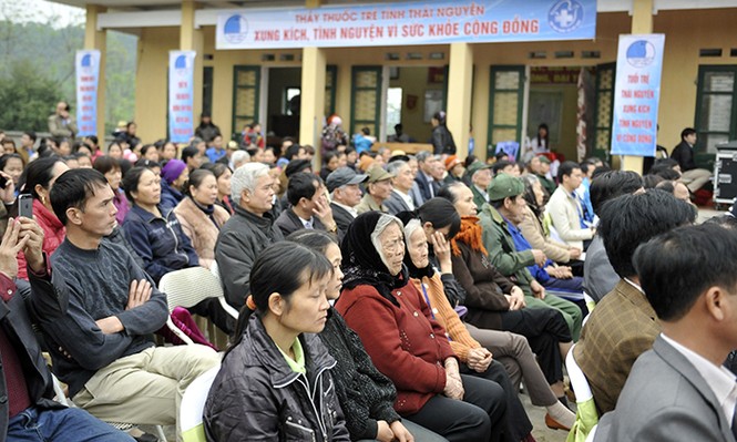 Bàn giao công trình thanh niên 'Thắp sáng đường quê' - ảnh 5