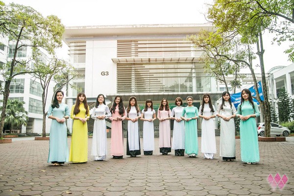 12 nữ sinh Trường Xây dựng cùng khoe sắc - ảnh 1