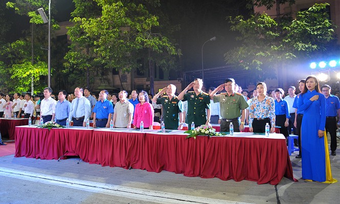 Góp hơn 2.300 lá cờ cùng ngư dân bám biển - ảnh 4
