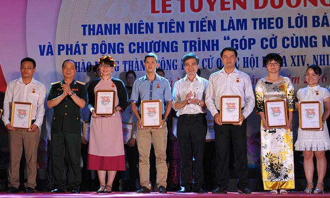 Góp hơn 2.300 lá cờ cùng ngư dân bám biển - ảnh 7