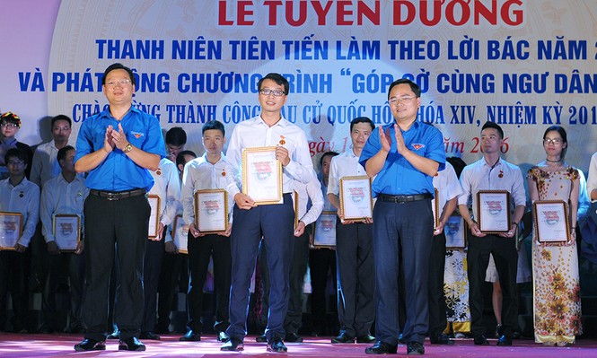Góp hơn 2.300 lá cờ cùng ngư dân bám biển - ảnh 1