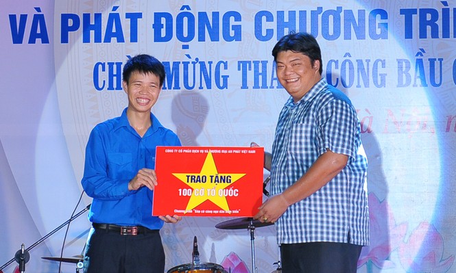 Góp hơn 2.300 lá cờ cùng ngư dân bám biển - ảnh 10