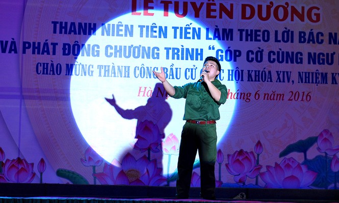 Góp hơn 2.300 lá cờ cùng ngư dân bám biển - ảnh 12