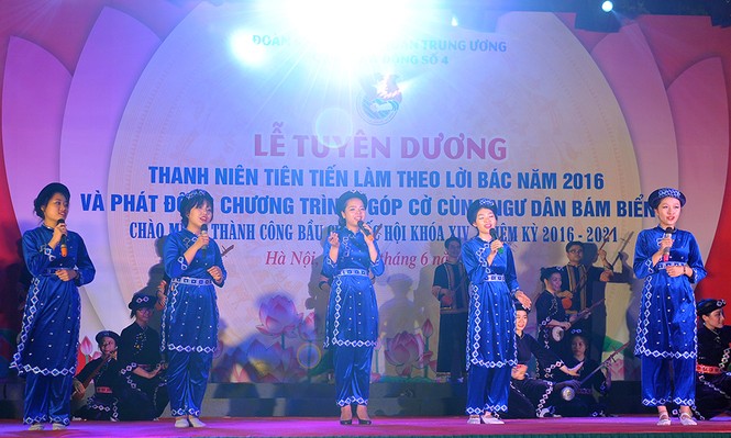 Góp hơn 2.300 lá cờ cùng ngư dân bám biển - ảnh 11