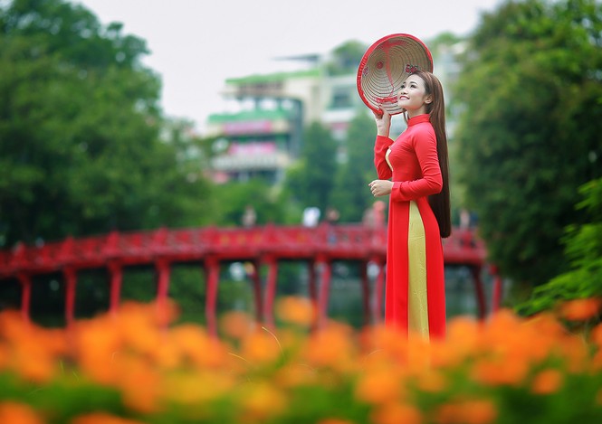 Nữ sinh khoe nét đẹp với áo dài 'Tôi yêu Tổ quốc tôi' - ảnh 22