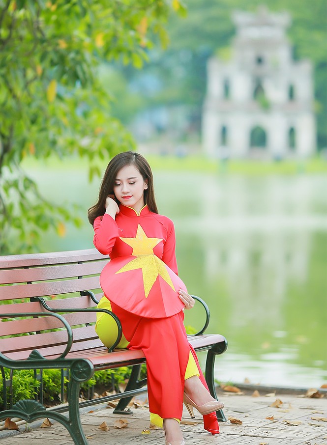 Nữ sinh khoe nét đẹp với áo dài 'Tôi yêu Tổ quốc tôi' - ảnh 24
