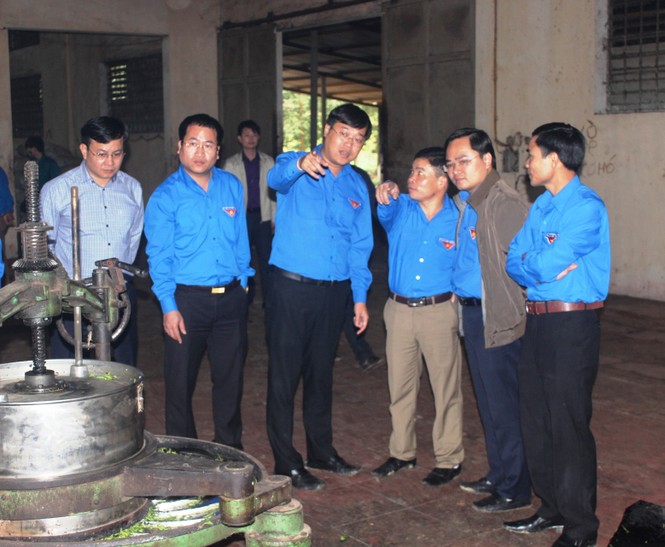 Bí thư thứ nhất T.Ư Đoàn thăm, tặng quà đội viên Tổng đội TNXP - XDVKT Hà Tĩnh - ảnh 2
