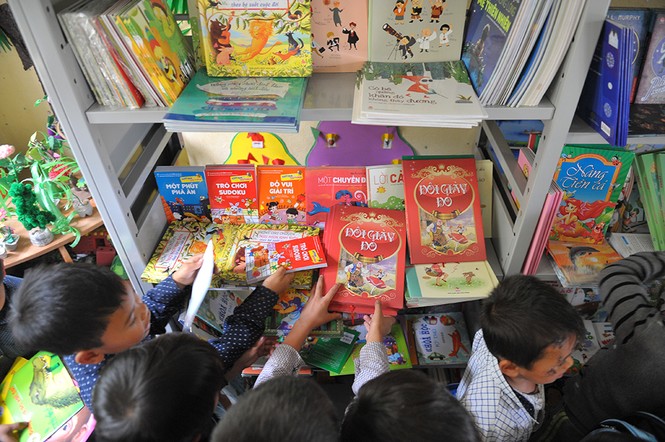 T.Ư Đoàn tặng quà học sinh Lũng Pô - 'nơi sông Hồng chảy vào đất Việt' - ảnh 13