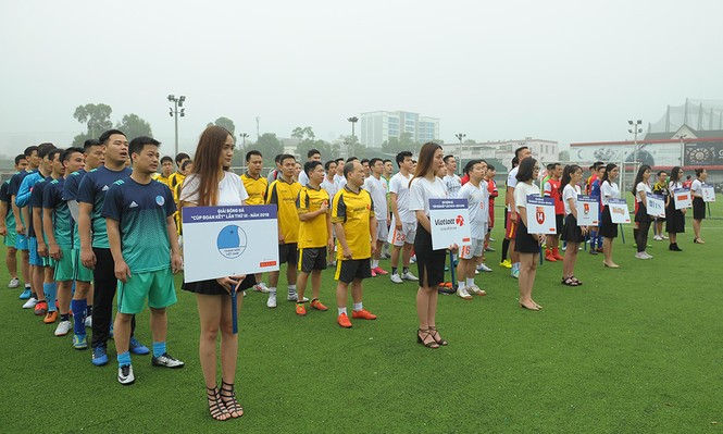 Sôi nổi giải bóng đá Cup Đoàn kết - ảnh 1