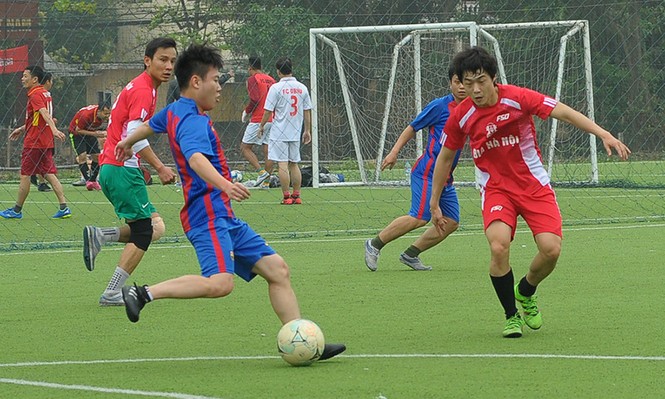 Sôi nổi giải bóng đá Cup Đoàn kết - ảnh 4