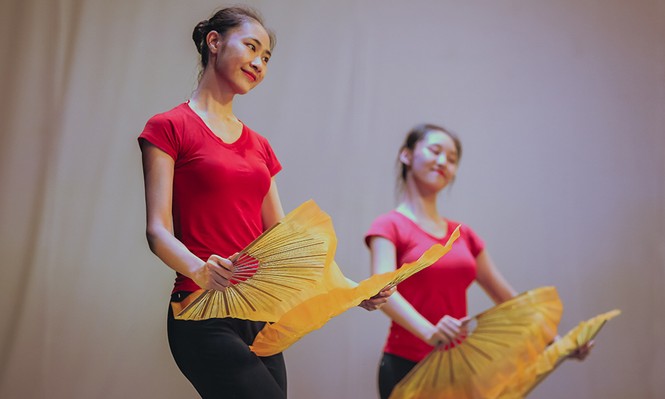 Cận cảnh sinh viên múa khổ luyện cho kỳ thi tốt nghiệp - ảnh 3