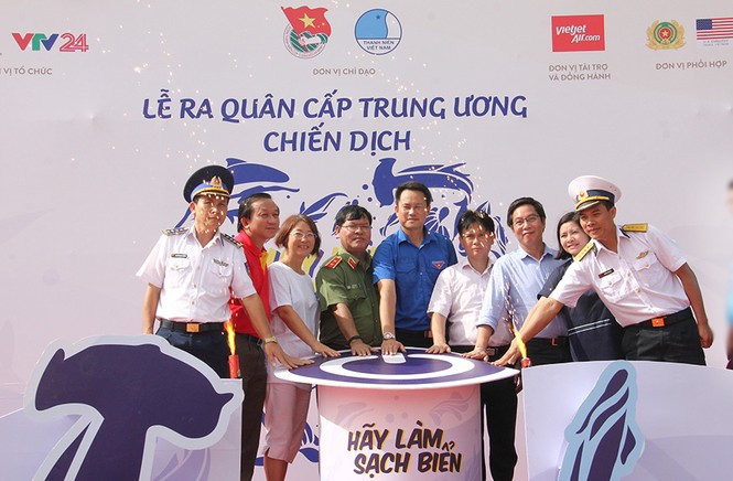 Đông đảo tình nguyện viên ra quân Chiến dịch 'Hãy làm sạch biển' - ảnh 3