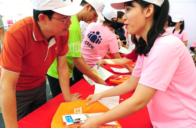 Tiền Phong Marathon 2019: Những 'thiên thần áo hồng' - ảnh 7