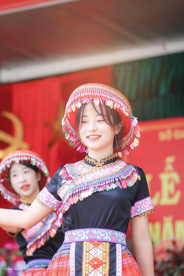 Nữ sinh múa 'Để Mị nói cho mà nghe' ngày khai giảng hút cộng đồng mạng - ảnh 5