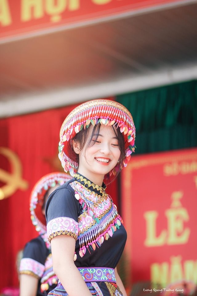 Nữ sinh múa 'Để Mị nói cho mà nghe' ngày khai giảng hút cộng đồng mạng - ảnh 3