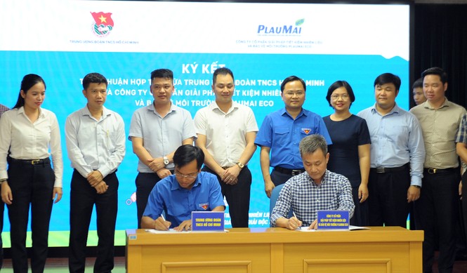 T.Ư Đoàn ký kết thúc đẩy hoạt động bảo vệ môi trường - ảnh 1