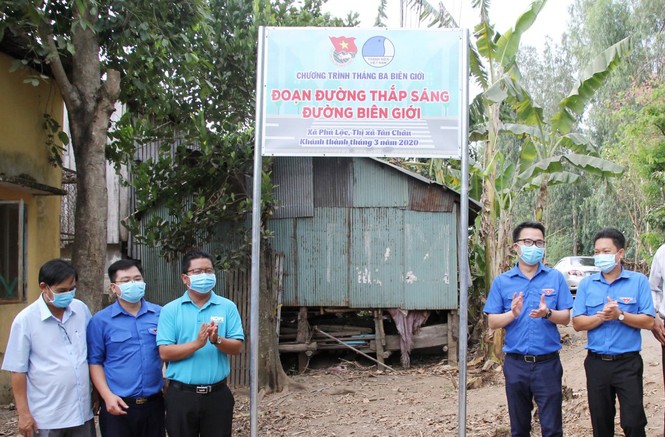 “Tháng Ba biên giới” nghĩa tình tại An Giang - ảnh 1