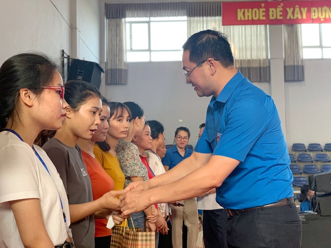 Những “gian hàng 0 đồng” tiếp sức thanh niên công nhân - ảnh 1
