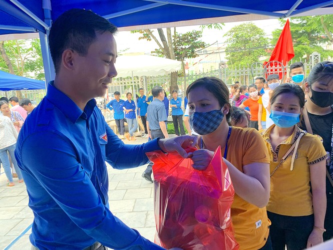 Những “gian hàng 0 đồng” tiếp sức thanh niên công nhân - ảnh 8
