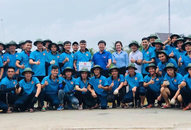 Bí thư thứ nhất thăm, động viên chiến sỹ tình nguyện trong chiến dịch “Hành quân xanh” - ảnh 3