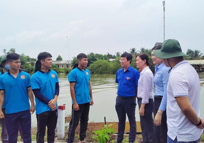 Bí thư thứ nhất thăm, động viên chiến sỹ tình nguyện trong chiến dịch “Hành quân xanh” - ảnh 1