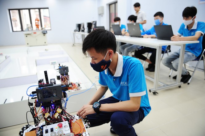 Tuyên dương 130 học sinh, sinh viên các cơ sở giáo dục nghề nghiệp xuất sắc năm 2020 - ảnh 2