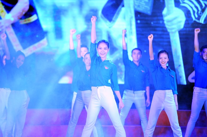 Nam sinh cõng bạn đến trường cùng nhiều gương thanh niên sống đẹp được tôn vinh - ảnh 7