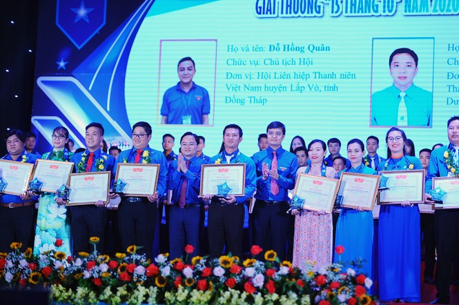 Nam sinh cõng bạn đến trường cùng nhiều gương thanh niên sống đẹp được tôn vinh - ảnh 6
