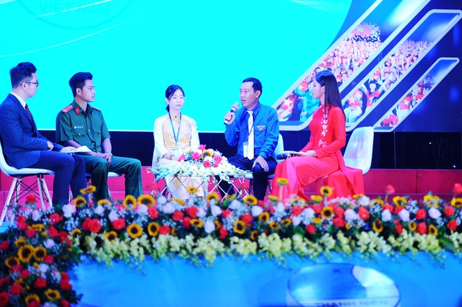Nam sinh cõng bạn đến trường cùng nhiều gương thanh niên sống đẹp được tôn vinh - ảnh 5