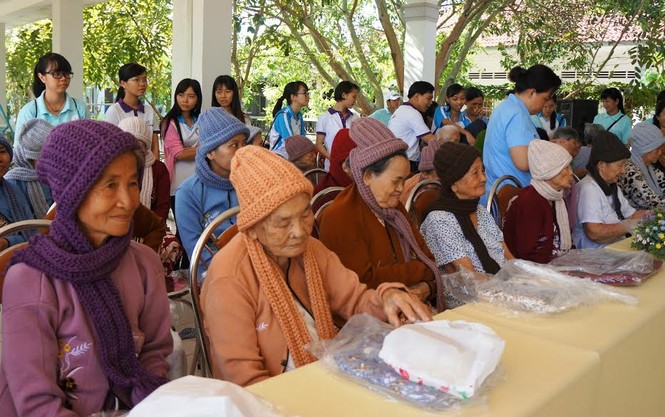 Áo ấm mùa xuân đến với cụ già Cần Thơ - ảnh 2
