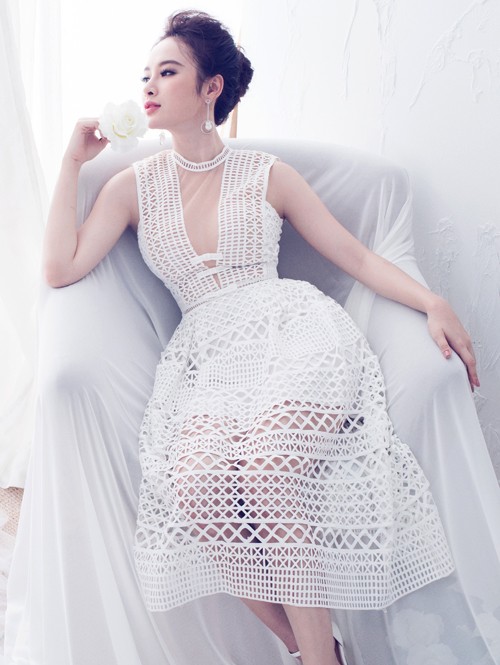 Angela Phương Trinh diện váy xuyên thấu táo bạo - ảnh 2