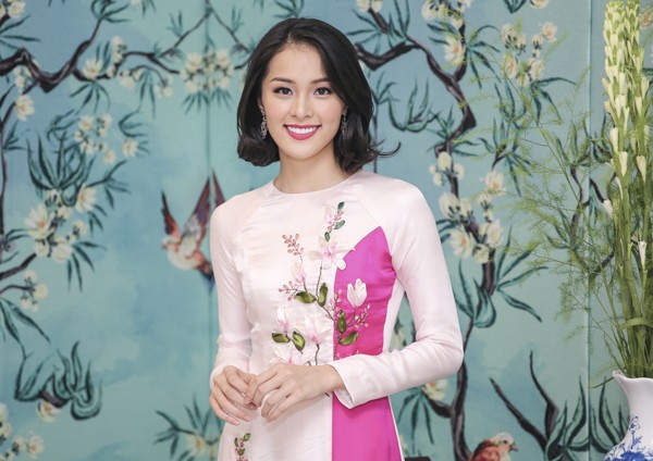 'Nàng Tấm' Hạ Vi thân thiết bên Phạm Hương - ảnh 4