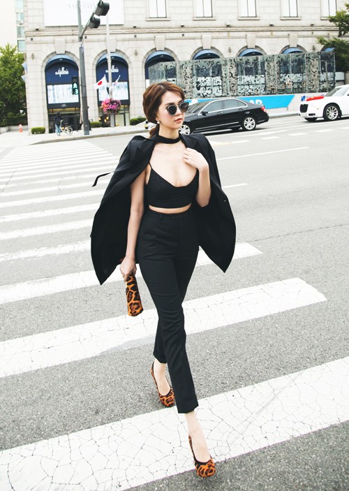 Ngọc Trinh khoe eo thon, ngực đầy dạo phố Hàn Quốc - ảnh 3