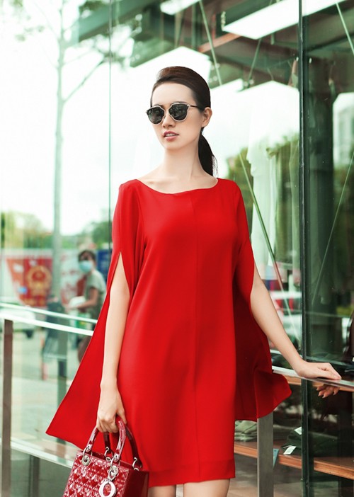 Người đẹp Phan Thị Mơ hóa thành quý cô công sở - ảnh 1