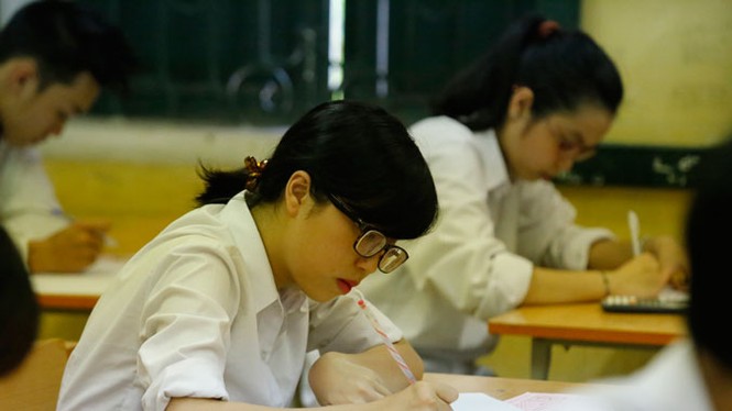 Chấm thi môn văn: Đề “mở”, thí sinh “đóng” - ảnh 1