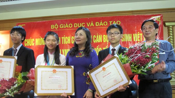 Trò nghèo làm rạng danh đất nước - ảnh 2