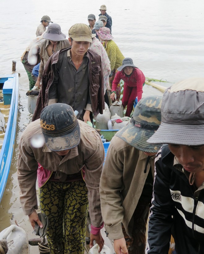 Bà Ba Bánh tét với “tập đoàn hái lượm” - ảnh 2