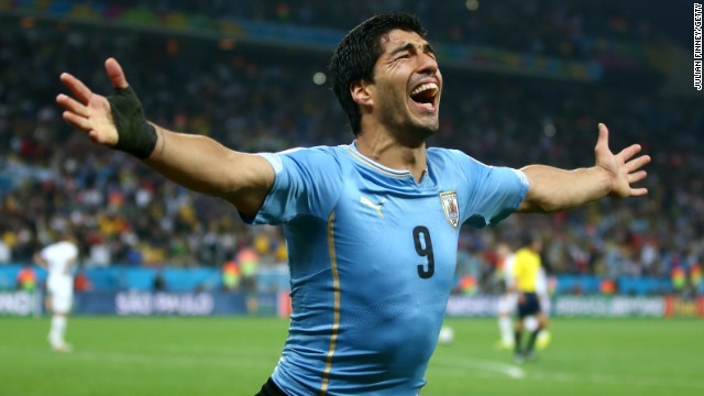 Luis Suarez lại cắn người: Vì anh là ‘ác thú’ - ảnh 1