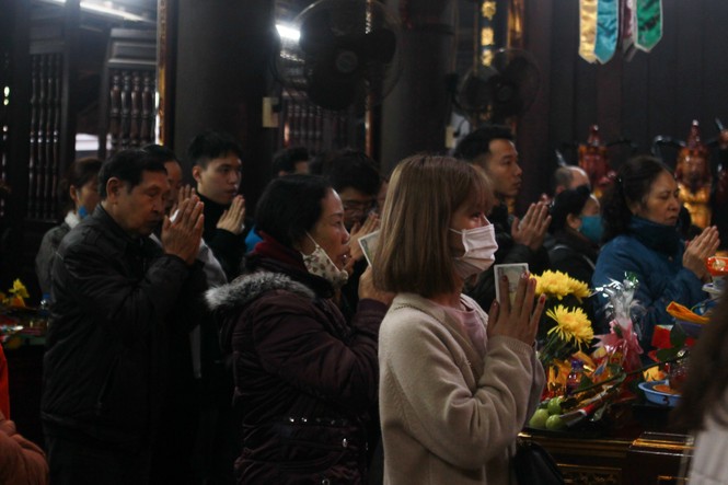 Hà Nội: Chùa Hà đông kín người đi lễ Rằm tháng giêng - ảnh 1