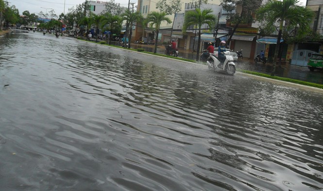Mưa to, TP Cần Thơ ngập nặng - ảnh 2