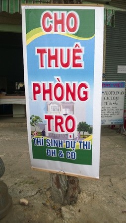 Nhà nghỉ “hút” sĩ tử, phòng trọ ế ẩm - ảnh 1