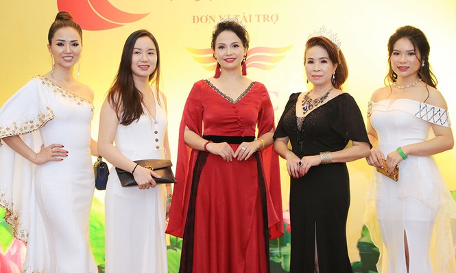 Lộ diện vương miện 1,8 tỷ đồng của “Nữ hoàng Thương hiệu 2019” - ảnh 1