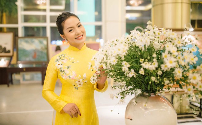 Cuộc sống của Ngọc Anh sau khi sinh con thứ 2 cho người tình kém tuổi - ảnh 1