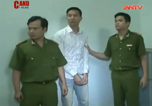 Hình ảnh 2 cầu thủ V.Ninh Bình tra tay vào còng - ảnh 7
