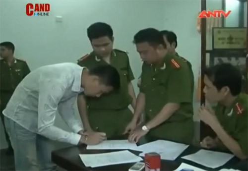 Hình ảnh 2 cầu thủ V.Ninh Bình tra tay vào còng - ảnh 9